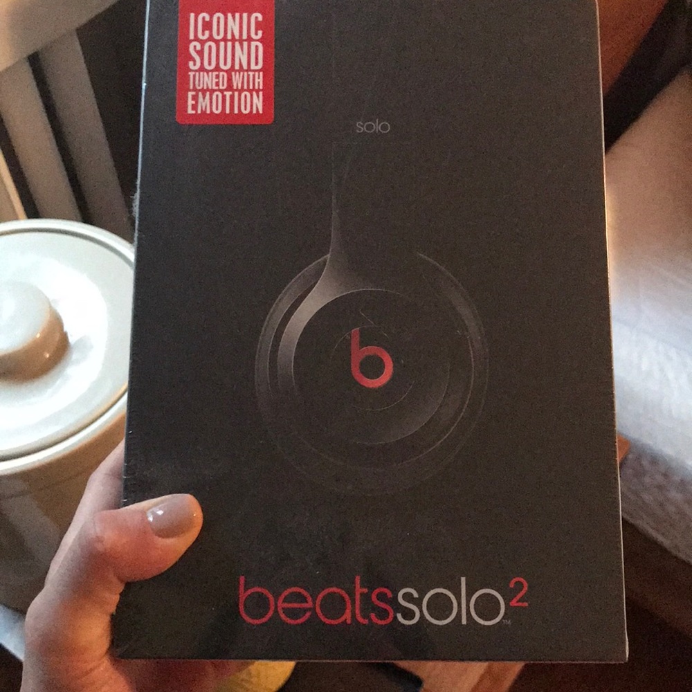 NW BOX Beats solo 2 by dr Dre